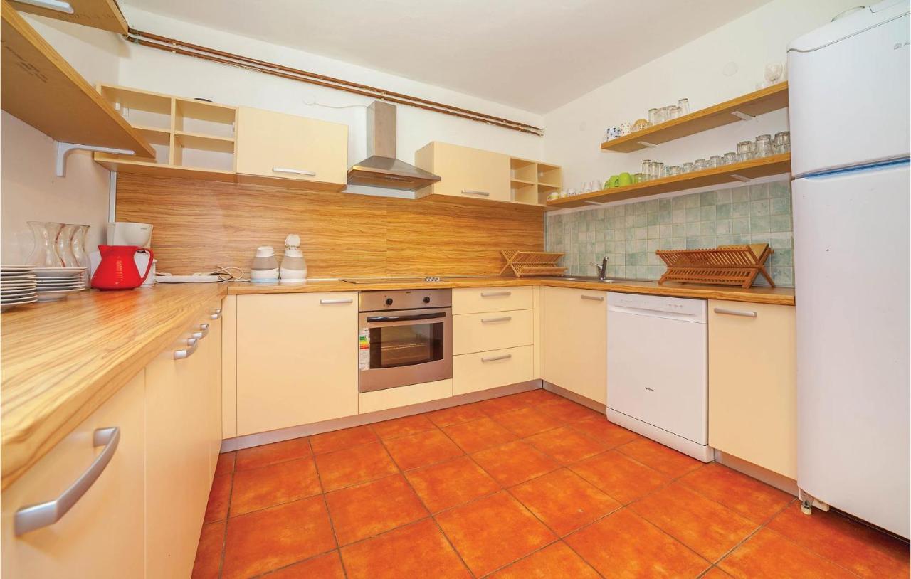 7 Bedroom Pet Friendly Home In Crni Kal Crni Kal (Lika-Senj) Exterior foto