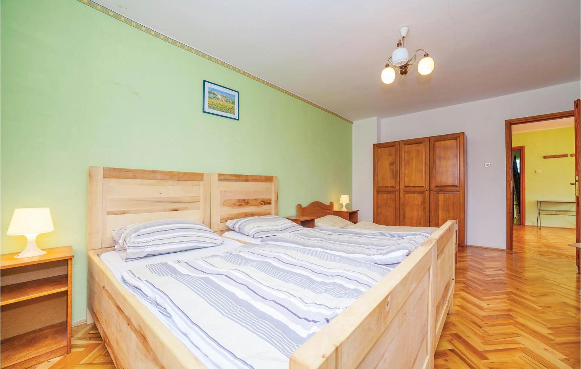 7 Bedroom Pet Friendly Home In Crni Kal Crni Kal (Lika-Senj) Exterior foto