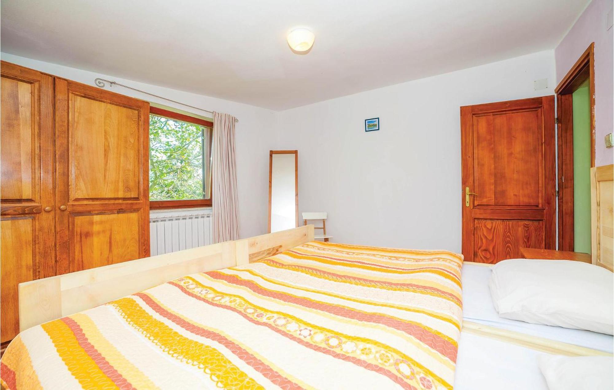 7 Bedroom Pet Friendly Home In Crni Kal Crni Kal (Lika-Senj) Exterior foto