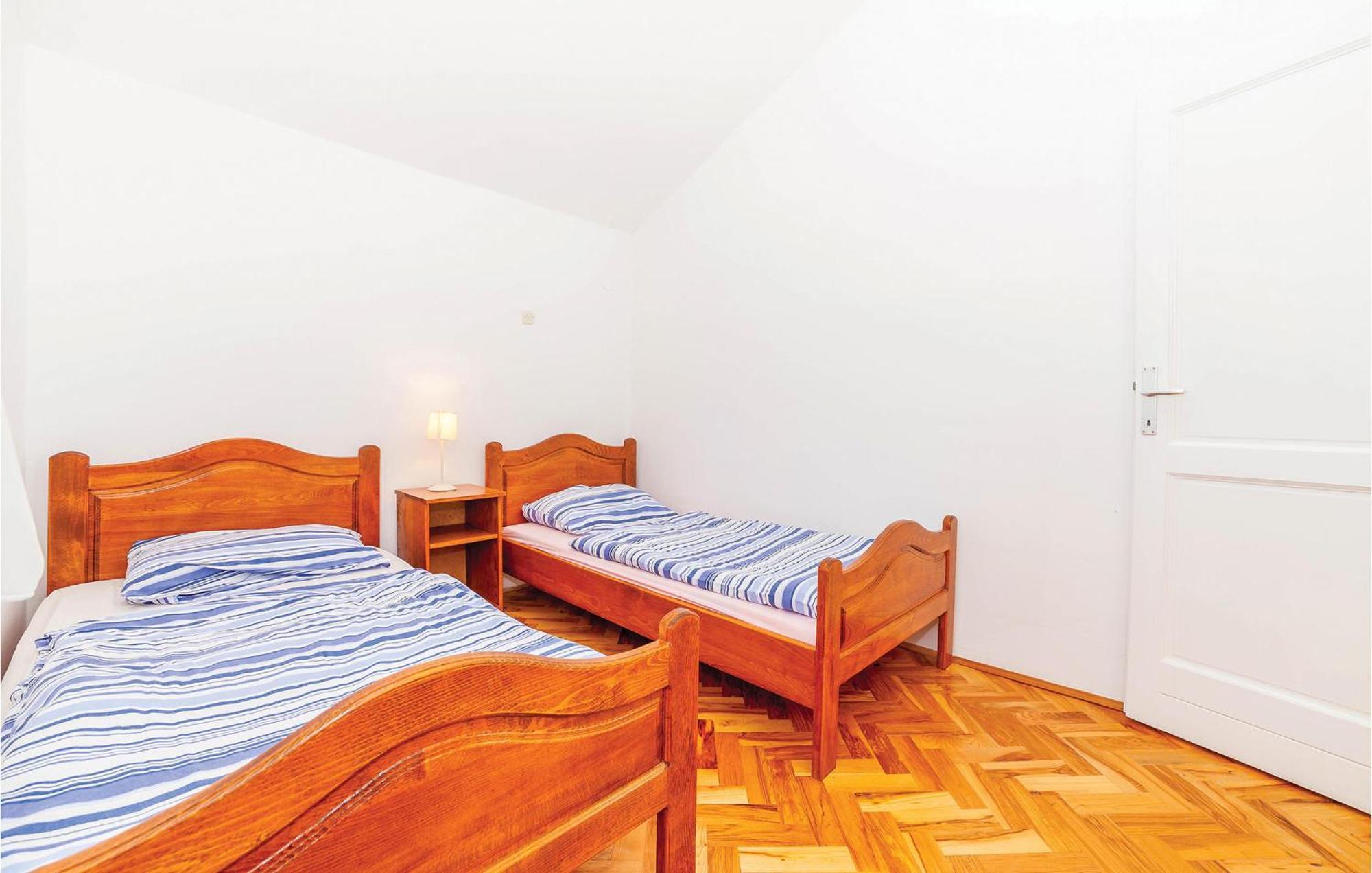 7 Bedroom Pet Friendly Home In Crni Kal Crni Kal (Lika-Senj) Exterior foto