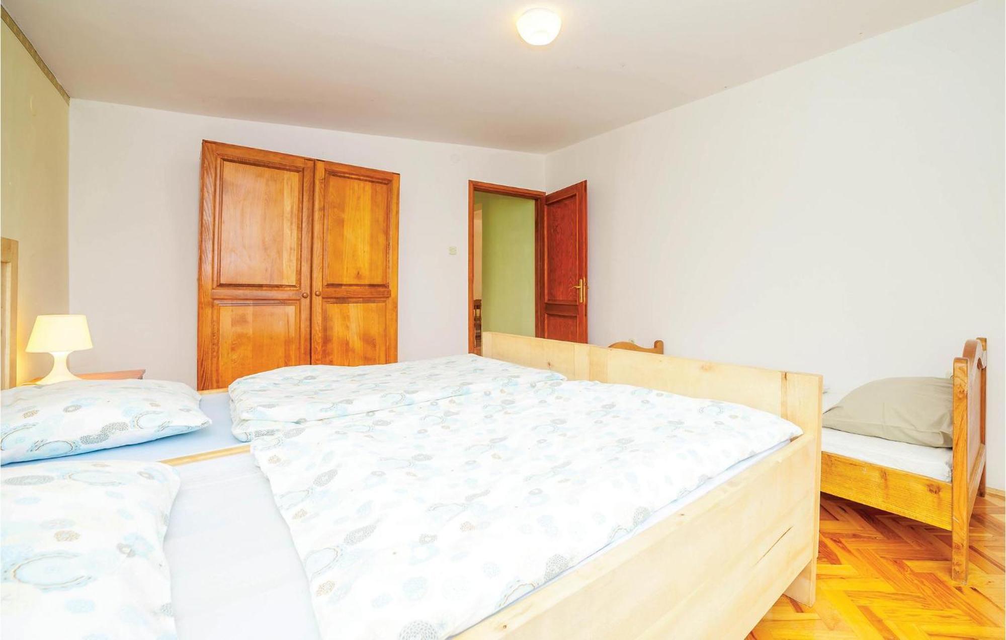 7 Bedroom Pet Friendly Home In Crni Kal Crni Kal (Lika-Senj) Exterior foto